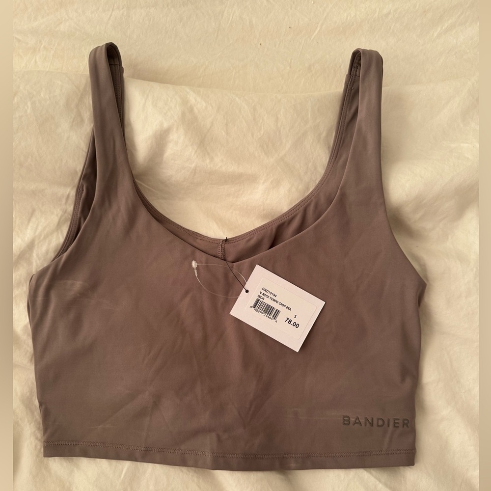 NWT Bandier VNeck Tempo Crop Sports Bra